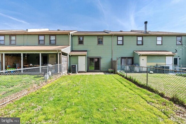 Building Photo - 988 Beechwood Pl