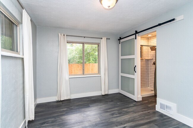 Building Photo - Beautiful 2-Bedroom, 2-Bath Home in Desirable Southwest Colorado Springs!