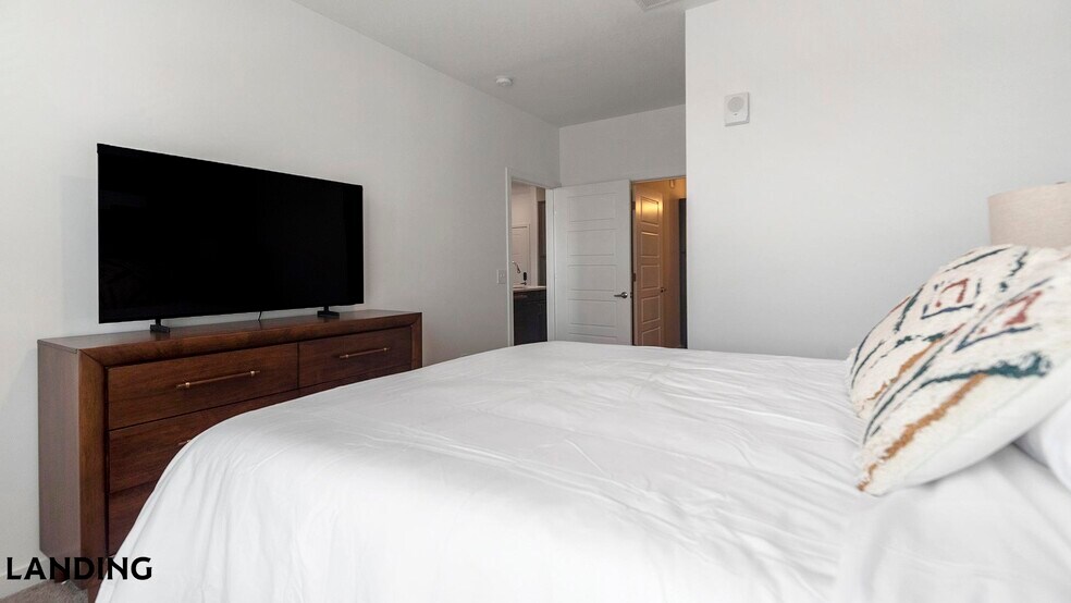 Building Photo - 4670 Merchants Park Cir