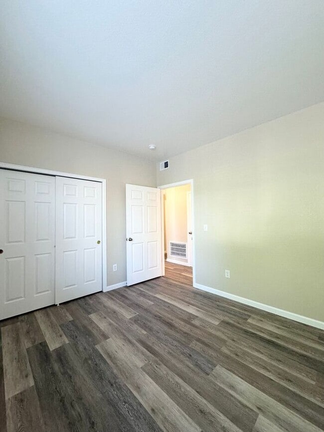Building Photo - Beautiful, 2 Bed/2 Bath Condo in High Plai...