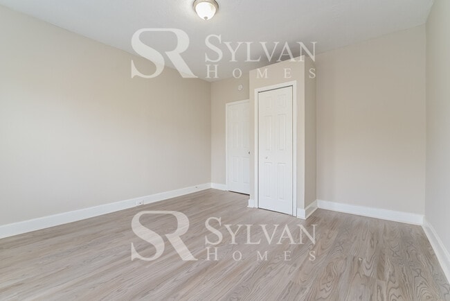 Building Photo - 410 S Newkirk St