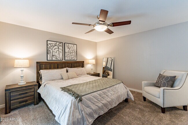 Building Photo - 4016 S Holbrook Ln