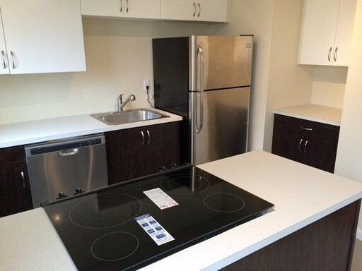 Building Photo - Better than Cool TH in Creston-Kenilworth