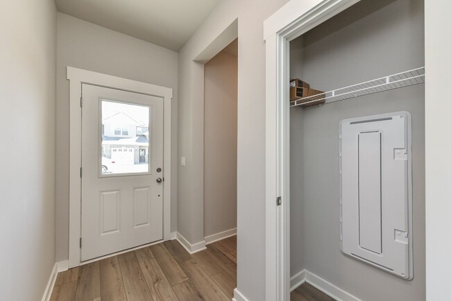 Building Photo - **2022-BUILT TOWNHOME WITH FABULOUS COMMUN...