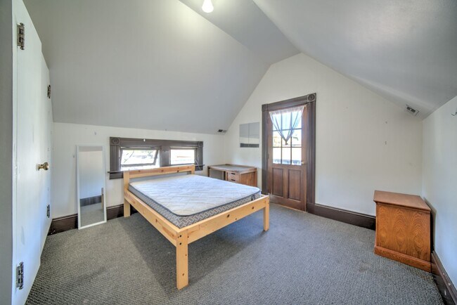 Building Photo - 2225 Blake St