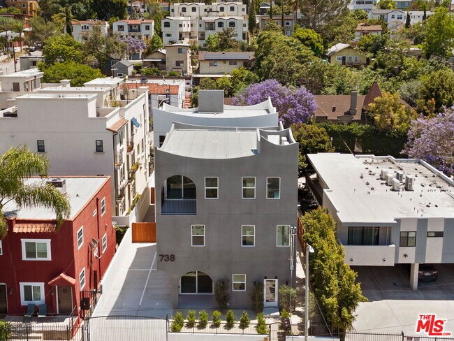 Building Photo - 738 N Vendome St