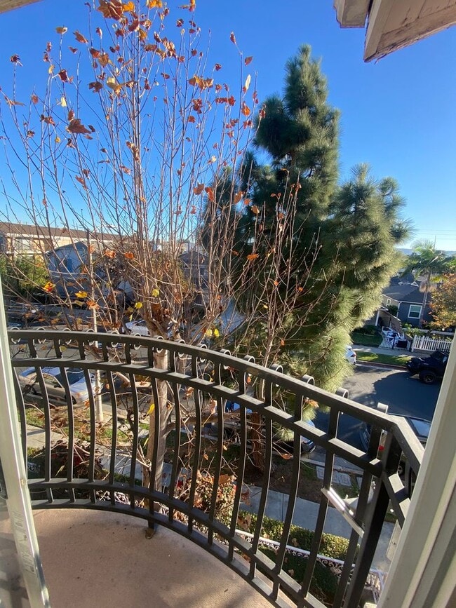 Building Photo - Spacious 4 Bed, 3 Bath Townhouse in Torrance $3,850