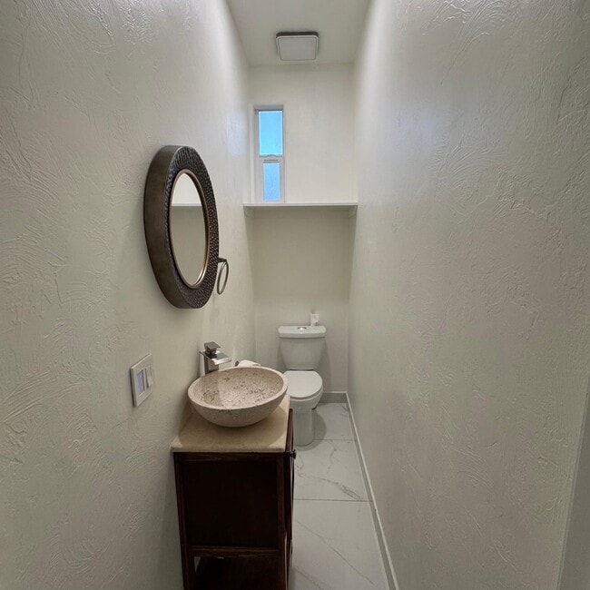 Building Photo - 1111 Vista De Los Alamos