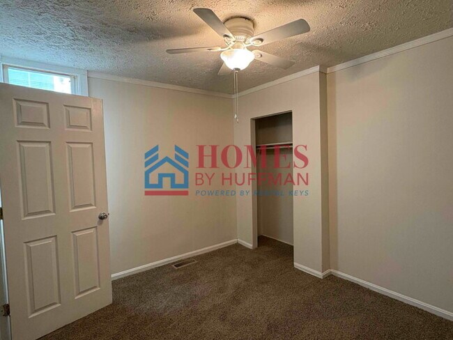 Building Photo - Three Bedroom House | Two Bathroom