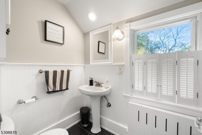 Building Photo - 24 E Harrison Pl