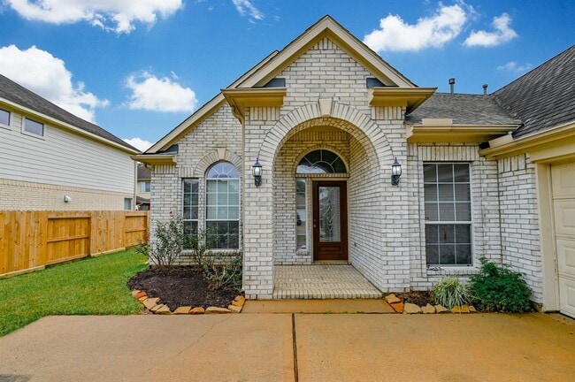 Building Photo - 211 Elana Ln