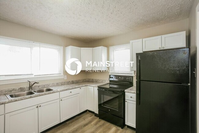 Building Photo - 3 Bedroom Pet-Friendly Home in Indianapolis, IN with Main Street Renewal