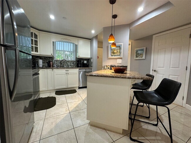 Building Photo - 17801 N Bay Rd