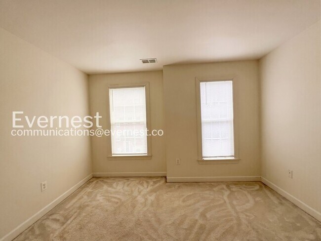 Building Photo - Spacious Living with Fireplace, Deck & Garage / 3 Bed & 4 Bath / Available Now!