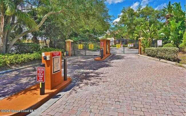 Building Photo - 225 S Tropical Trail