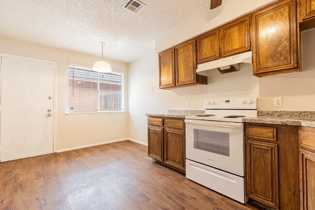 Building Photo - 323 W William Cannon Dr
