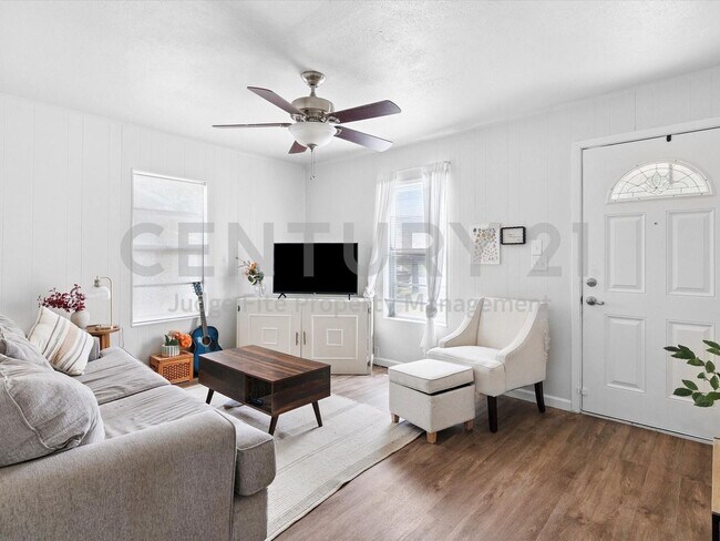 Building Photo - Tastefully Updated 3/1 in Haltom City For Rent!