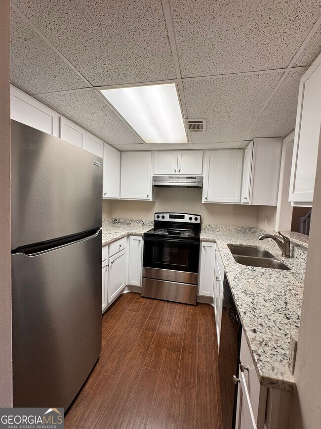 Building Photo - 1717 Wynndowne Trail