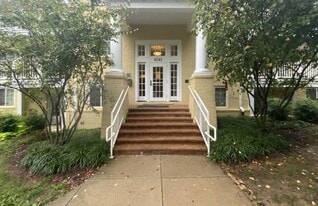Building Photo - 4141 S Four Mile Run Dr
