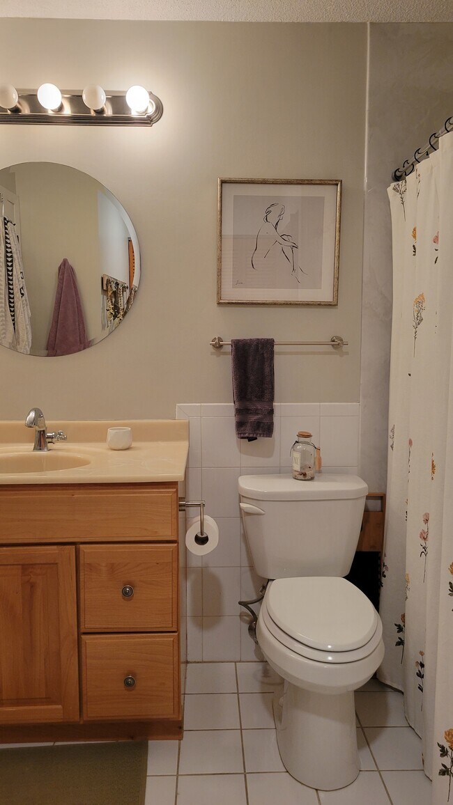 Building Photo - 1859 Yuma Ln N