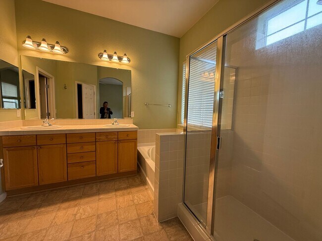 Building Photo - Beautiful Home in Sparks!