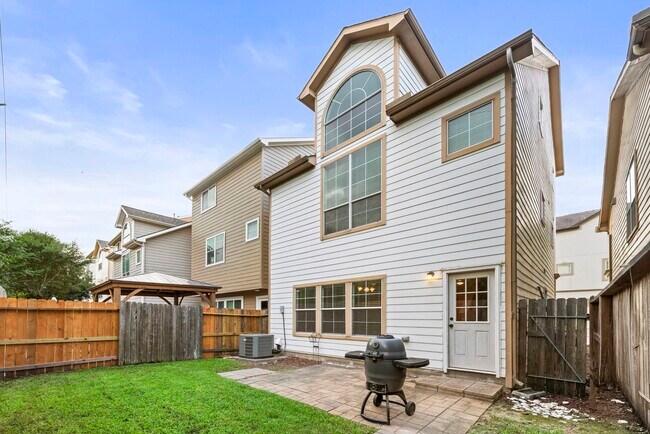 Building Photo - 3334 Clearview Villa Way