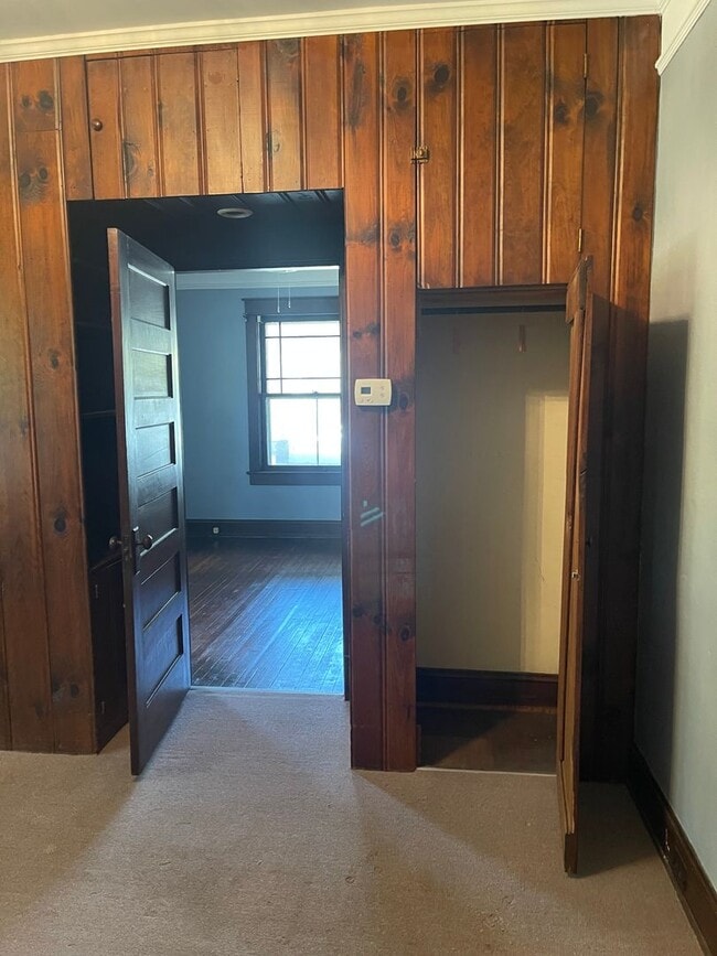 Building Photo - ?? COMING SOON ?? Charming 3 Bed / 1 Bath Bungalow – Prime Location Near Downtown Hickory