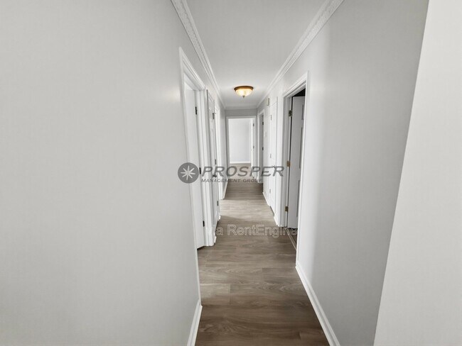 Building Photo - 107 Pelham Square Way