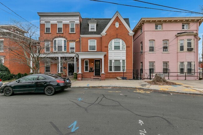 Primary Photo - 108 William St