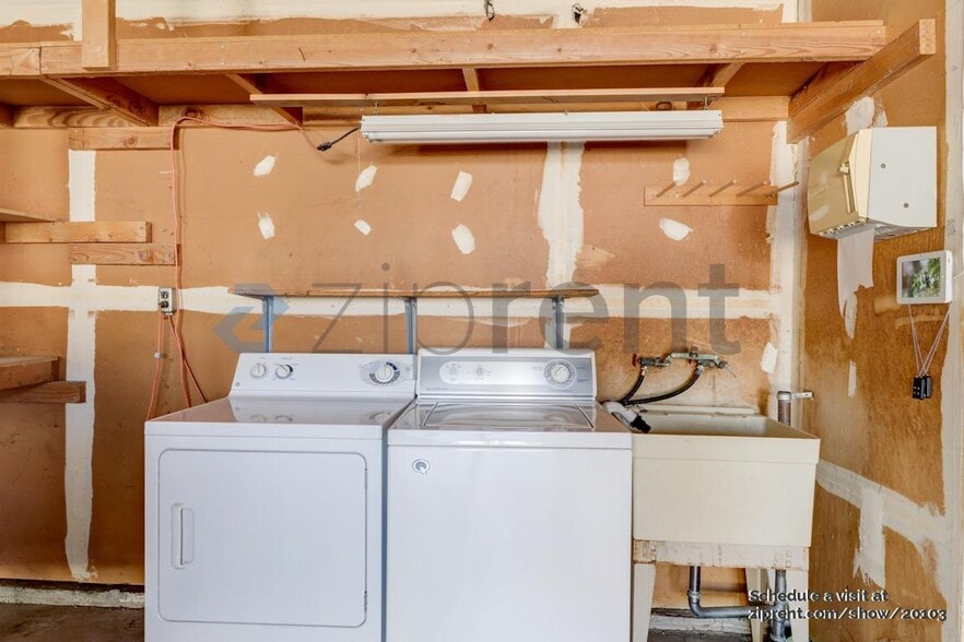 Building Photo - 3100 Ascot Ct