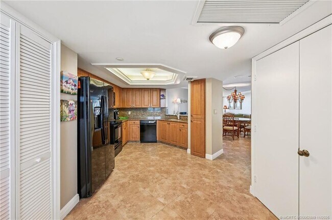 Building Photo - 8880 S Ocean Dr