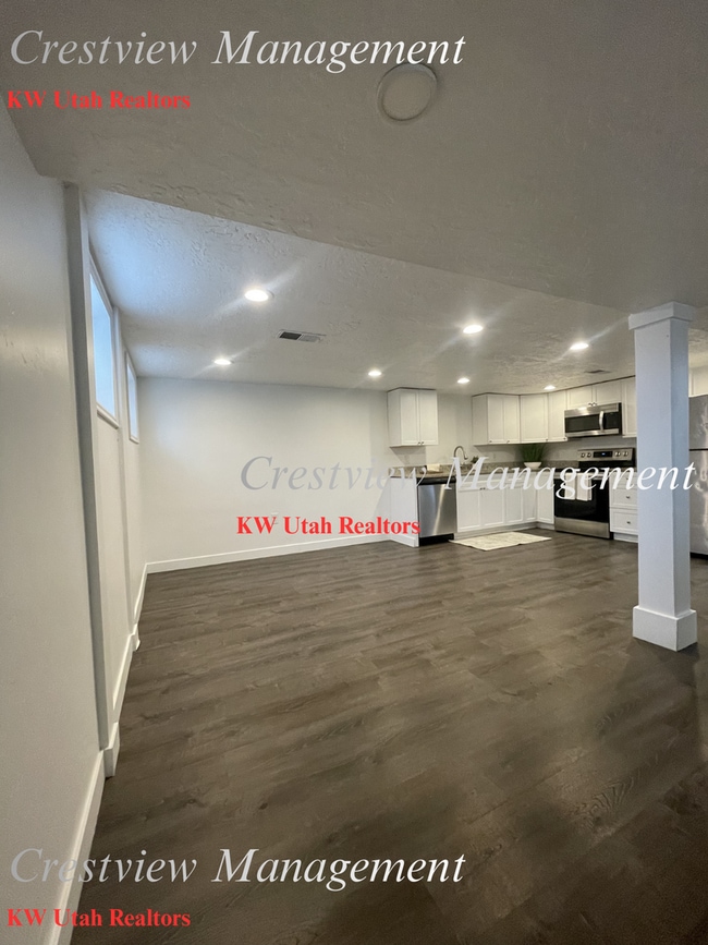 Building Photo - Martin Triplex