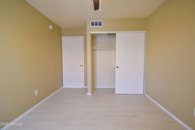 Building Photo - 9759 W Mohawk Ln