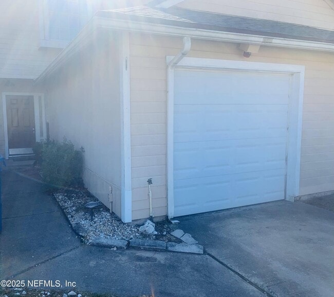 Building Photo - 7630 Leafy Forest Way