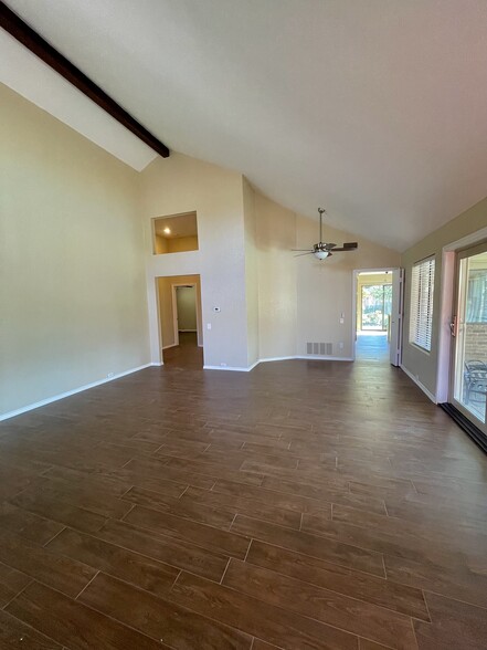 living room - 3907 Winter Park Ln