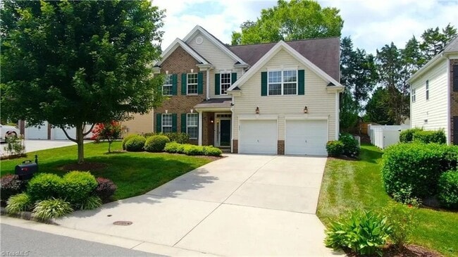 Building Photo - *** READY TO MOVE IN BY FIRST WEEK OF MAY***