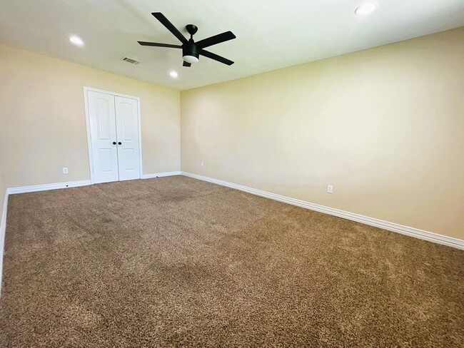 Building Photo - 24514 Sunny Glen Dr