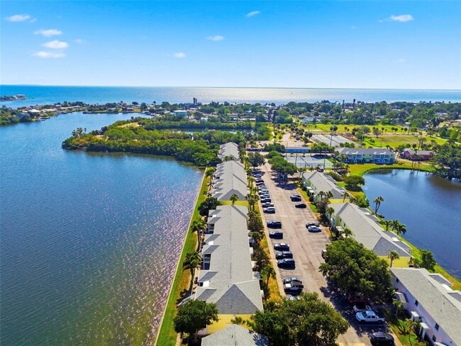 Building Photo - 201 Pompano Dr SE
