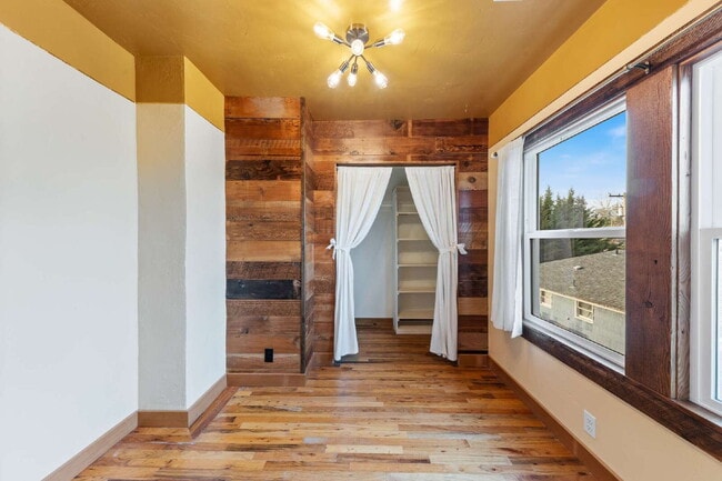 Building Photo - 3 Bedroom, 2.5 Bathroom Home with Exquisite Design