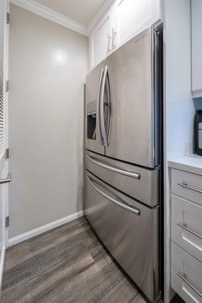 Building Photo - 9189 Village Glen Dr