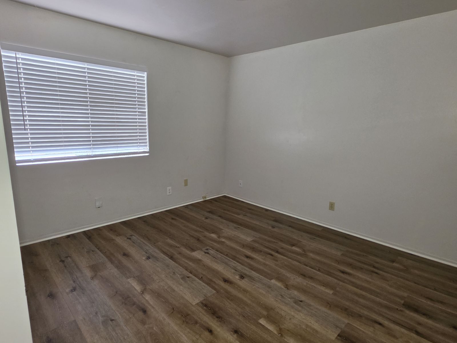 Building Photo - 487 S Sadler Ave