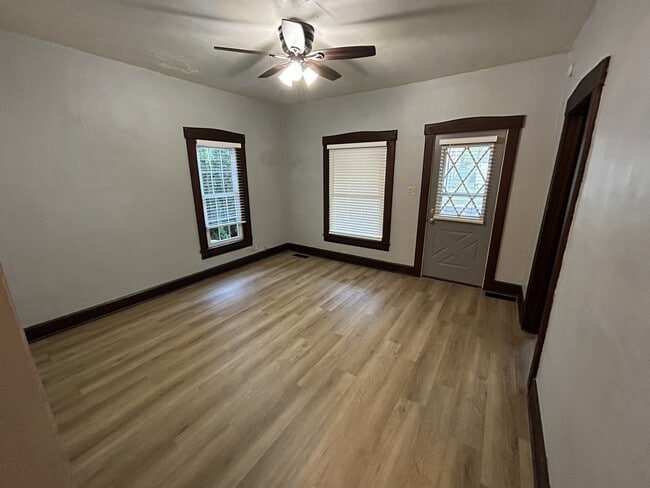 Building Photo - 406 S College Ave