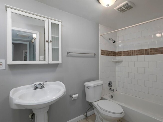 Building Photo - 2123 Hanfred Ct
