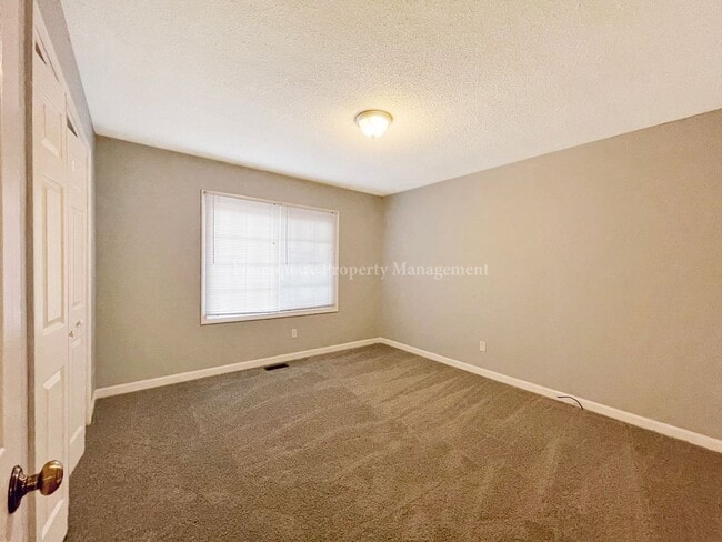 Building Photo - 1216 Athens Dr