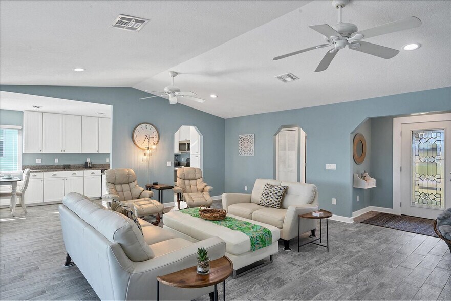 Building Photo - 15826 Aqua Cir
