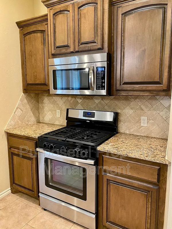 Building Photo - 2409 Austrian Pine Dr