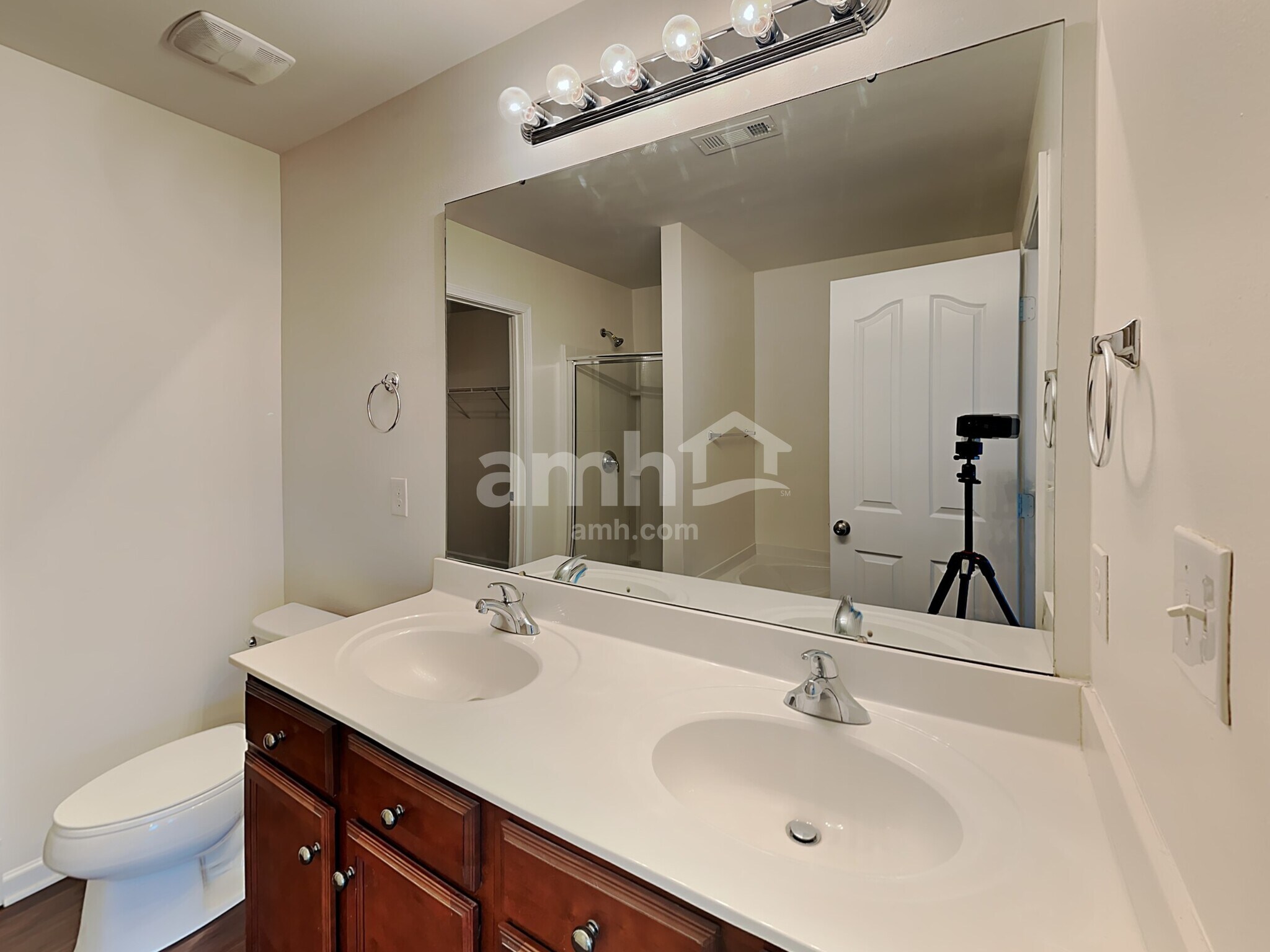 Building Photo - 1748 Eastway Dr