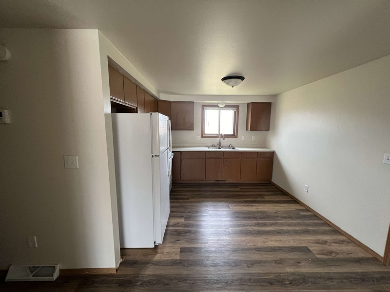 Building Photo - 700 N Steven Ave