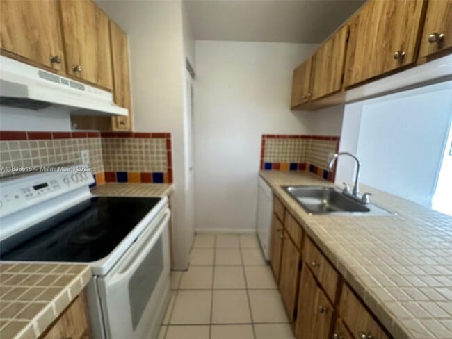 Building Photo - 9808 Hammocks Blvd