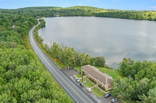 Building Photo - Kiamesha Lake